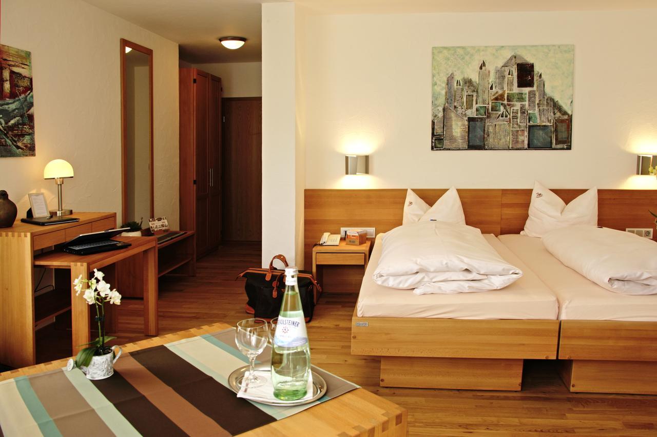 Hotel- Restaurant Zum Schwan Waldfischbach-Burgalben Exteriör bild
