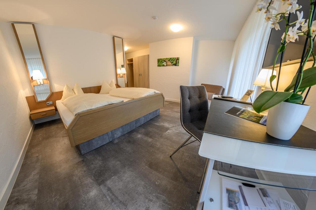 Hotel- Restaurant Zum Schwan Waldfischbach-Burgalben Exteriör bild