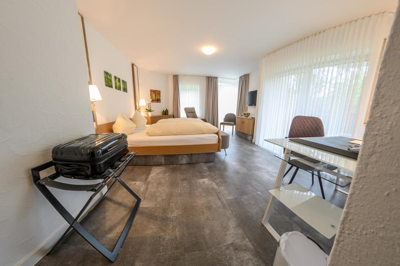 Hotel- Restaurant Zum Schwan Waldfischbach-Burgalben Exteriör bild