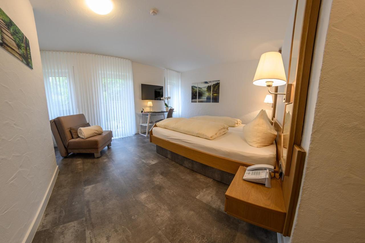 Hotel- Restaurant Zum Schwan Waldfischbach-Burgalben Exteriör bild
